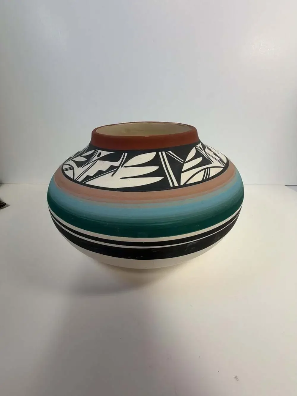 Ahe Navajo USA Hand Painted Southwestern Pottery Vase